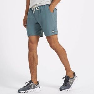 Vuori Kore Shorts in Cloud